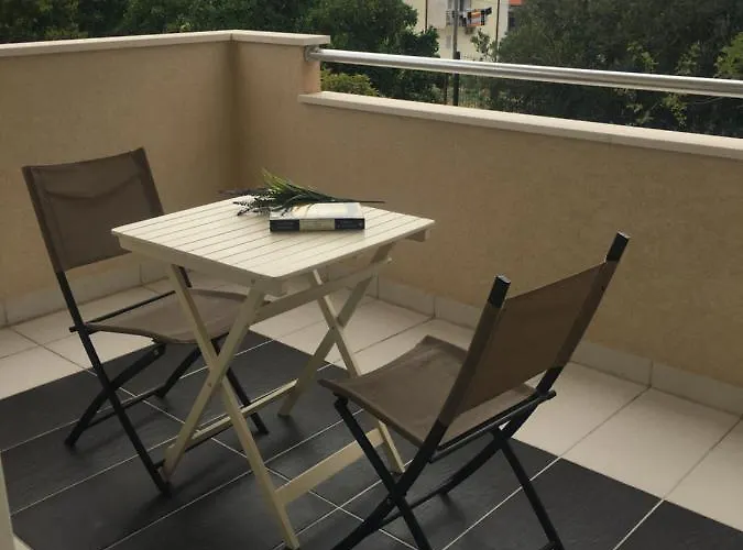 Albatros With Private Garden,trogir Trogir