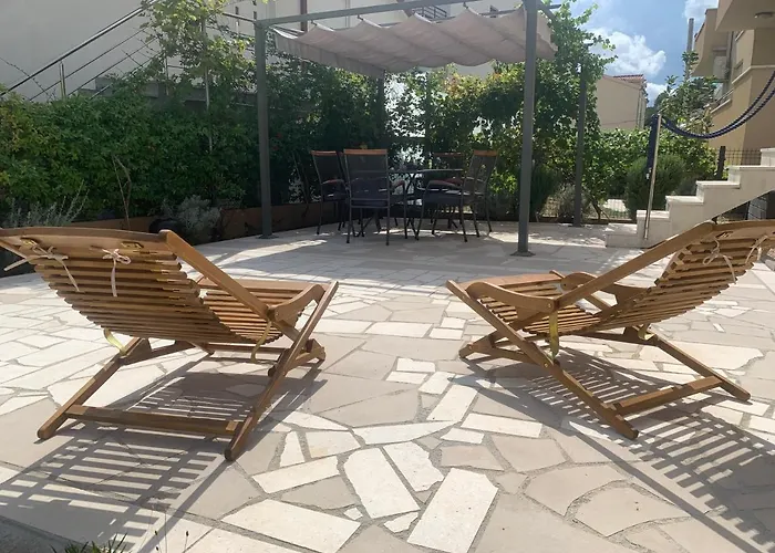 Albatros With Private Garden,trogir * Trogir