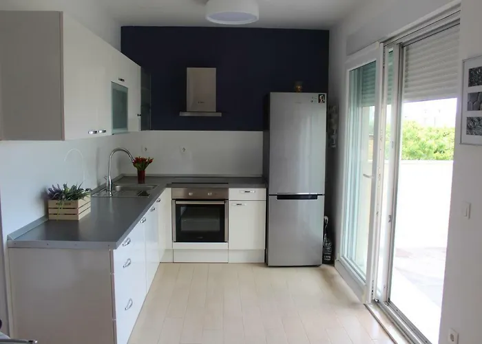 Daire Albatros With Private Garden,trogir Trogir