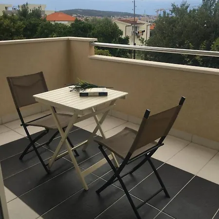 Albatros Трогір