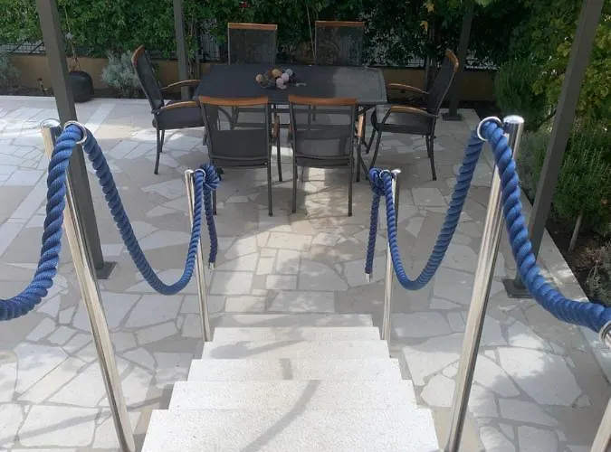 Albatros With Private Garden,trogir *