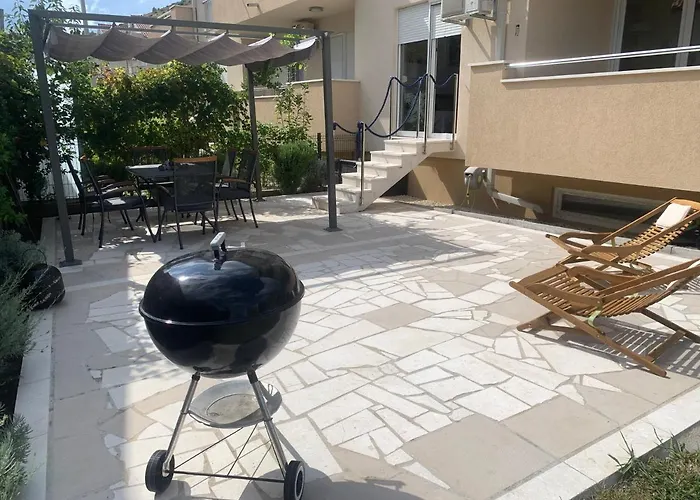 Albatros With Private Garden,trogir Appartement Trogir