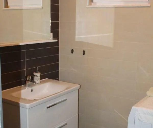 Appartement Albatros With Private Garden,trogir Trogir