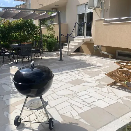 Albatros With Private Garden,trogir Διαμέρισμα Τρογκίρ