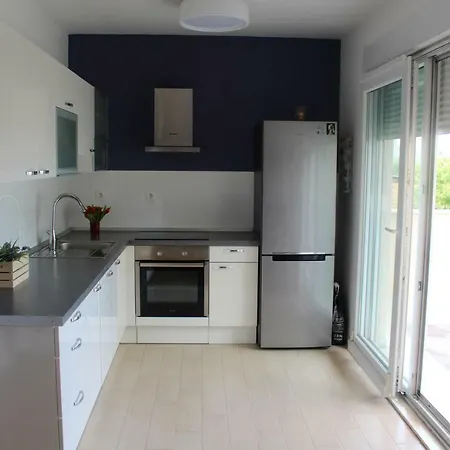 Διαμέρισμα Albatros With Private Garden,trogir Τρογκίρ