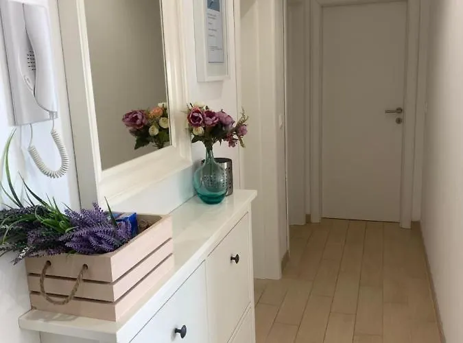 Albatros With Private Garden,trogir *